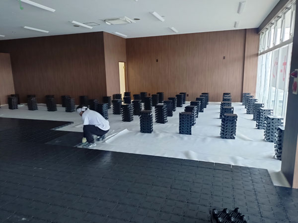 ショッピングモール内店舗床改修工事